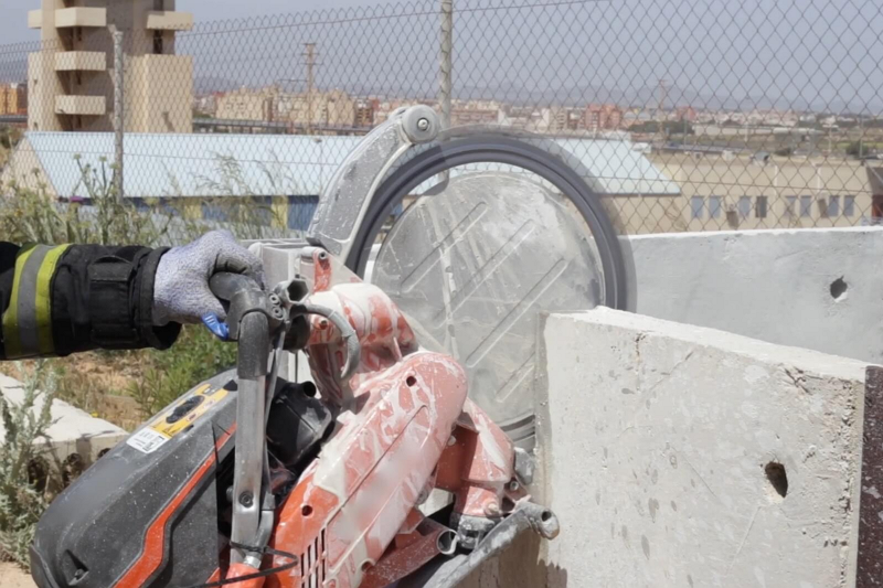 Hydraulic cutting saw5