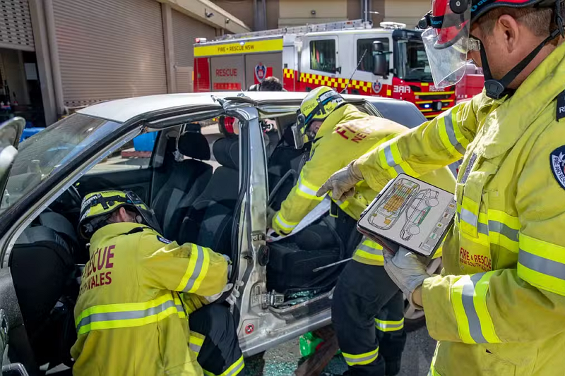 How To Use Fire Hydraulic Cutters For Traffic Accident Rescue？