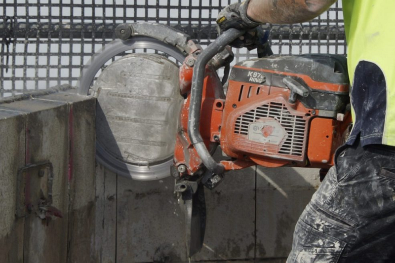 Hydraulic cutting saw2