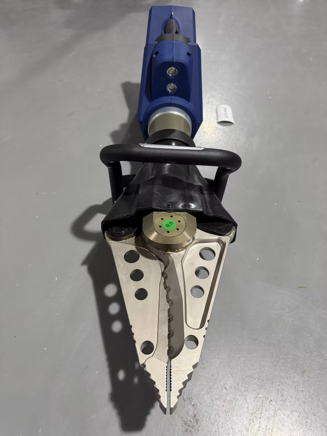 Medium Electric Hydraulic Cutting And Spreading Tool SC370-EVersatile Medium-Sized Pliers for Efficient Metal Cutting And Spreading